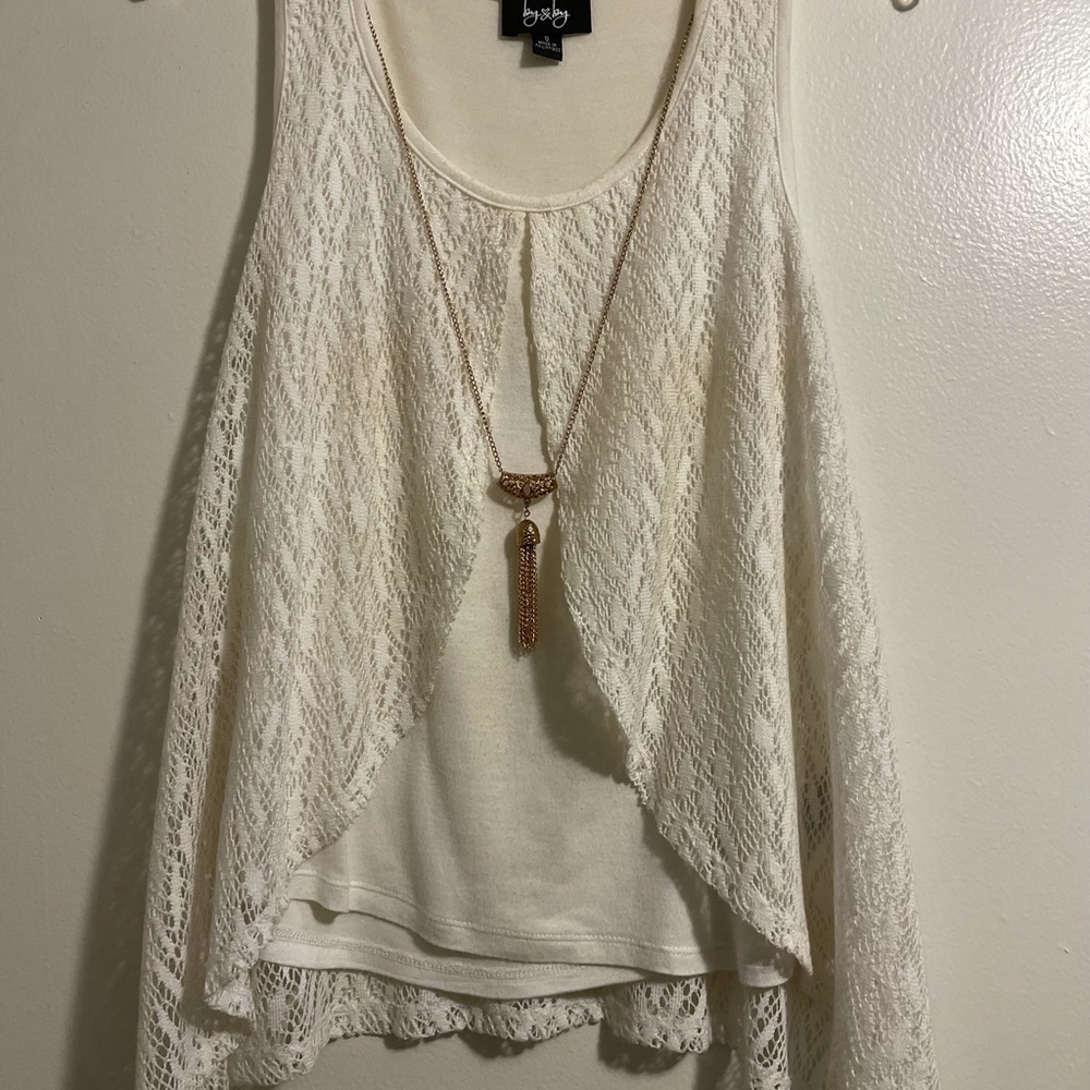 NWOT Women’s Top w/ Necklace